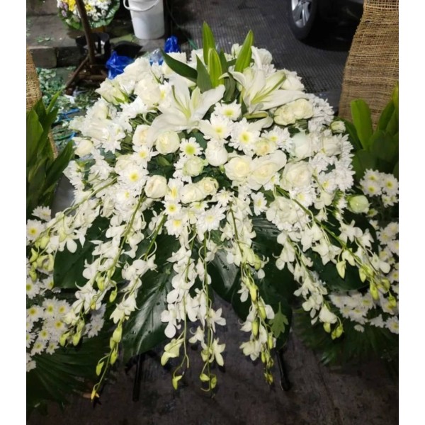 Funeral CasketSpray11